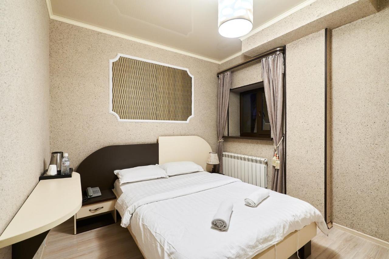 7 Days Hotel Almaty Exterior photo